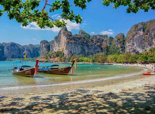 Jak si užít thajské pláže a památky za málo peněz