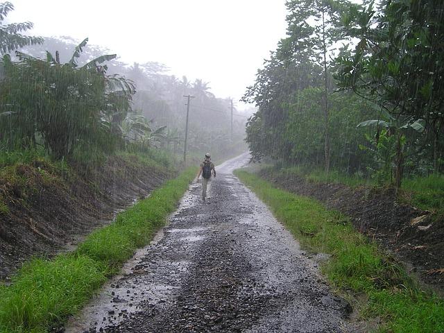 Jak se⁣ připravit na monzunové období: co zabalit a jak se chránit před deštěm