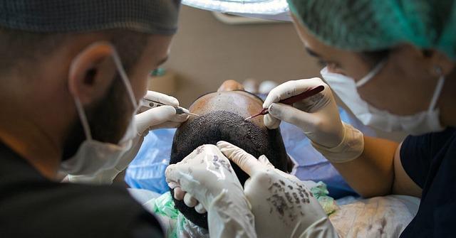 Tipy pro výběr kliniky pro transplantaci vlasů v Turecku