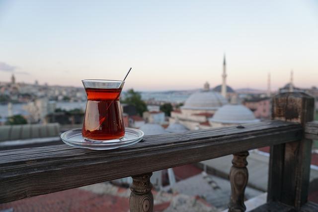 Nejlepší přísady pro dochucení tureckého čaje doma
